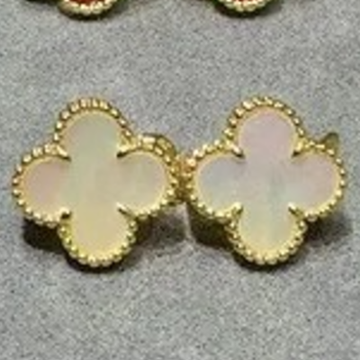 Yellow gold white pearl